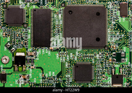 Placa de circuitos electrónicos impresos SMD con microcontrolador y componentes Foto de stock