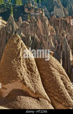 Hoodoos volcánicos de toba en el área geológica de Wheeler en las montañas de San Juan, Colorado, Estados Unidos Foto de stock