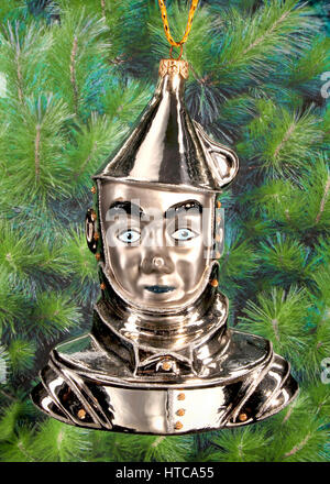 Adornos de Navidad en la forma del Hombre de hojalata de el Mago de Oz. Foto de stock