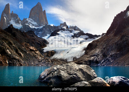 Vista sobre el Monte Fitz Roy y La Laguna de los Tres, en la Cordillera de Los Andes, Patagonia, Argentina