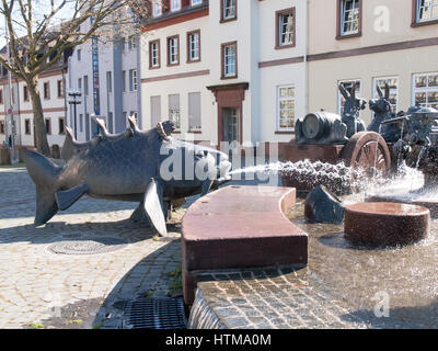 Kaiserslautern, Alemania - 18 de abril de 2015: von Kaiserbrunnen Friedrich Barbarroja und Rudolf von Habsburg Foto de stock