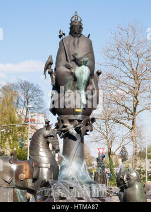 Kaiserslautern, Alemania - 18 de abril de 2015: von Kaiserbrunnen Friedrich Barbarroja und Rudolf von Habsburg Foto de stock
