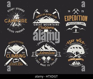 Conjunto de etiquetas alpinismo expedición montañas, emblemas, logotipos vintage senderismo siluetas y elementos de diseño. La serigrafía es de estilo retro vectoriales Ilustración del Vector