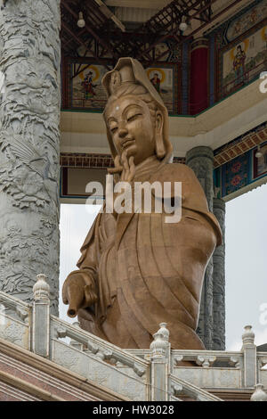 Estatua de Kuan Yin, Ayer Itam, Penang, Malasia, la diosa de la misericordia Foto de stock