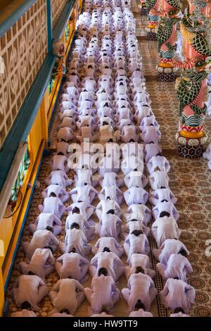 Vietnam, Tay Ninh Cao Dai, la Santa Sede, el interior del gran templo Cao Dai. Foto de stock