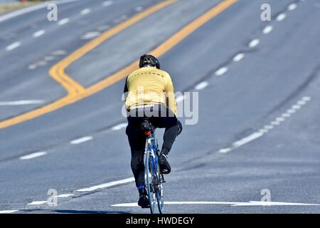 Un ciclista el Livestrong ropa Fotografía de stock - Alamy