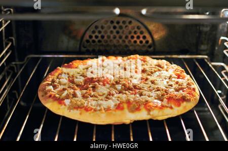 Cuál es el tiempo de cocción de una pizza al horno eléctrico?