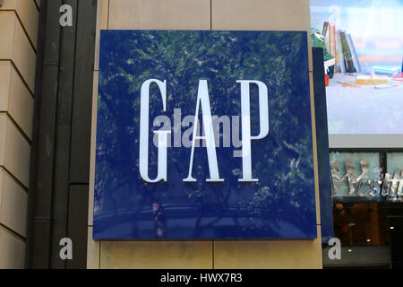 SYDNEY, AUSTRALIA - Enero 23, 2017: Detalle de Gap store en Sydney, Australia. Gap es una multinacional estadounidense minorista de ropa y accesorios, f Foto de stock