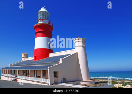 En Cape Agulhas en Sudáfrica, el punto más meridional de África Foto de stock