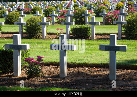 Rancourt cementerio militar francés junto a la D1017 Foto de stock