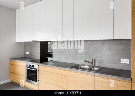 Utensilios de cocina modernos en el interior de la cocina contemporánea.  Concepto de cocina confortable Fotografía de stock - Alamy