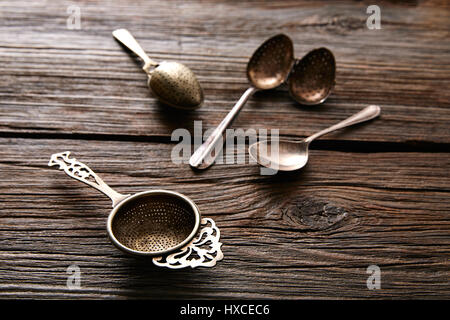 Colador de té de metal plateado con desgaste - DecoVIntageNew