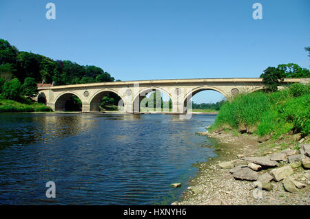 Puente sobre el río Tweed en coldstream Foto de stock