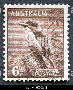 AUSTRALIA - circa 1942: Un sello utilizado desde Australia, mostrando una ilustración de una Kookaburra, circa 1942.