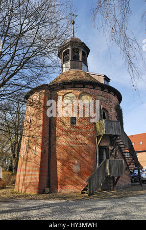 La histórica torre de castillo Lauenburger, construye en 1477 como una torreta en Lauenburg, Schleswig- Holstein, Alemania, Europa, Der historische Lauenburg Foto de stock
