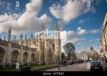 La entrada de Kings College, Universidad de Cambridge, Inglaterra, Reino Unido.