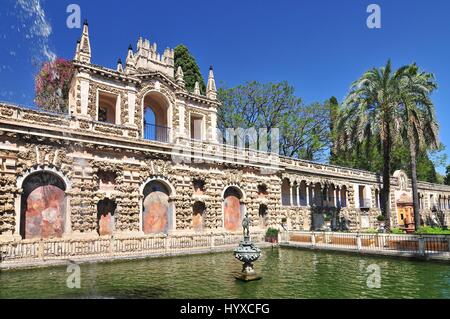 Vista del Real Alcázar's Galeria de Grutesco del Palacio Real Sevilla España se remonta hasta el siglo IX. Foto de stock