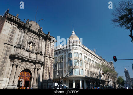 File:El Palacio de Hierro e Iglesia de San Bernardo - Ciudad de