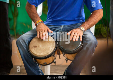 Bongo, baterista, La Habana, Cuba Foto de stock