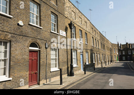 Casas victorianas adosadas en Theed Street, Lambeth, Londres, SE1, Reino Unido Foto de stock