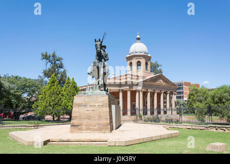 La Cuarta Raadsaal y Christiaan de Wet estatua, Presidente de la marca, la calle de la provincia de Free State, Bloemfontein, República de Sudáfrica. Foto de stock