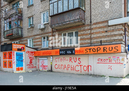 Dnepropetrovsk, Ucrania - Abril 05, 2017: El casino en internet está sellada sospechosas de financiar el separatismo en el Donbass y agresión rusa Foto de stock