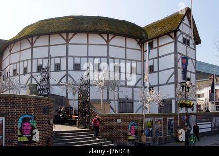 El Shakespeare's Globe Theatre en la orilla sur del río Támesis, Londres, Inglaterra, Reino Unido, Europa