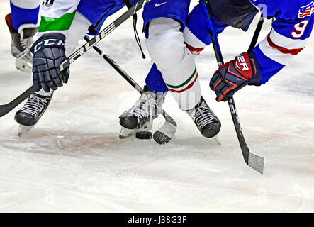 Milán, Italia, 02 de mayo de 2017: ice hockey amistoso Italia vs Estados Unidos.