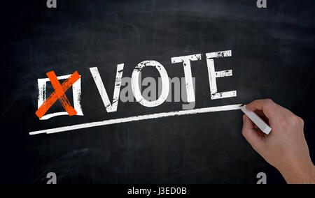 Votar es escrito a mano en la pizarra.