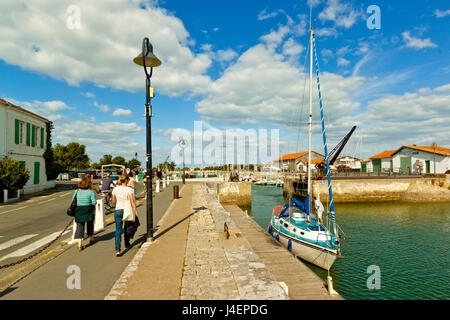Marina de Quai de la Criee en la isla principal de western town, Ars en Re, Ile de Re, Charente-Maritime, Francia, Europa Foto de stock