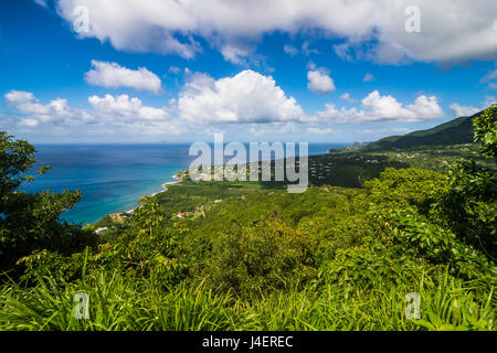 Vista sobre la costa de Montserrat, Territorio Británico de Ultramar, de las Antillas, el Caribe, América Central Foto de stock