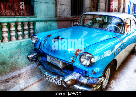 Viejos coches americanos en Cuba, Cuba coche, coche típico cubano Cubano, vehículo automóvil en Cuba, alquiler de Cuba, La Habana, Cuba coche coche aparcado, típica, azul