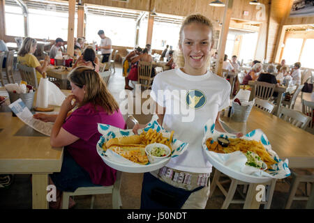 Alabama Gulf Shores, The Hangout, restaurantes, comida, restaurantes, cafeterías, restaurantes, camareros, interior de empleados, mariscos, comida, servicio, AL08052301 Foto de stock
