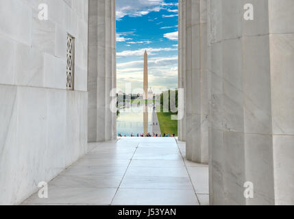 El Lincoln Memorial y el Monumento a Washington en la piscina reflectante, Washington, DC, Estados Unidos. Foto de stock