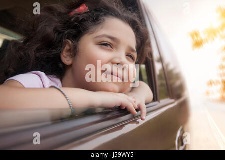 Chica busca car window