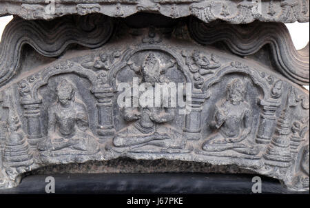 Cinco Dhyani Buddhas, desde el siglo XI encontrados en Bihar ahora expuesto en el Museo del Indio en Kolkata, Bengala Occidental, India, Foto de stock