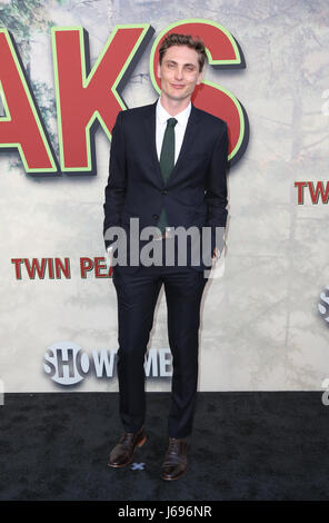 Los Angeles, CA, EE.UU. 19 de mayo de 2017. Eamon Farren, en estreno de Showtime 'Twin Peaks' en el Ace Hotel en California el 19 de mayo de 2017. Crédito: fs/Media Punch/Alamy Live News