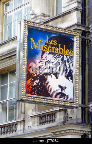 Los Miserables Firmar, Queen's Theatre, Shaftesbury Avenue, Londres, Inglaterra, Reino Unido.