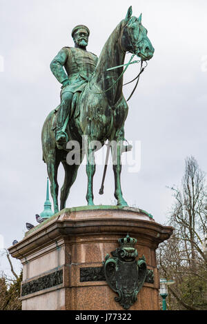 La estatua ecuestre de Luis IV, Gran Duque de Hesse (Ludwig IV., Friedrich Wilhelm Ludwig IV. Karl von Hessen und bei Rhein Grossherzog von Hessen ONU