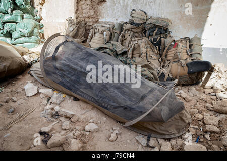 Us marine durmiendo después de duros combates durante la operación moshtarak marjah en la provincia de Helmand, Afganistán. Foto de stock
