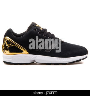 defecto ajuste Empleado Adidas ZX Flux W negro y oro Mujer Sneakers - B35319 Fotografía de stock -  Alamy