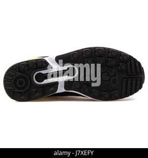 defecto ajuste Empleado Adidas ZX Flux W negro y oro Mujer Sneakers - B35319 Fotografía de stock -  Alamy
