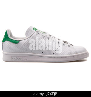 Adidas Stan Smith W Mujer blanca y verde con - B35443 Fotografía de stock - Alamy