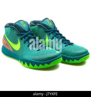 Nike Kyrie 1 hombres verde zapatillas de - 705277-333 Fotografía de stock - Alamy