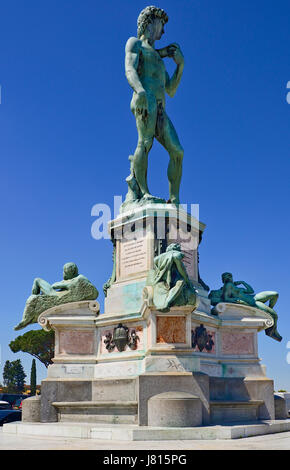 Italia, Toscana, Florencia, Piazzale Michelangelo, Réplica de la famosa estatua del David de Michelangelo. Foto de stock