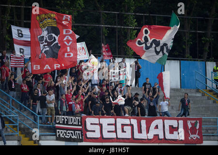 De Ferrara, Italia. El 18 de mayo, 2017. Serie B Trofeo Football/Soccer :  Italiano 'Serie B' coincidencia entre SPAL 2-1 FC Bari en el Stadio Paolo  Mazza en Ferrara, Italia . Crédito