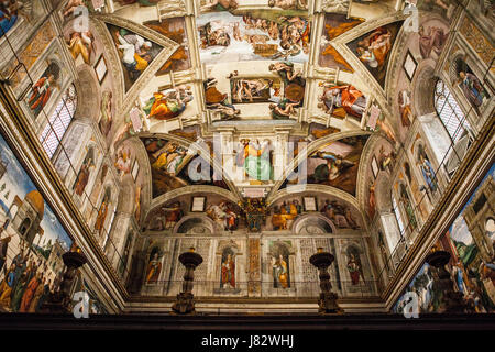 Ciudad del Vaticano, Roma - Marzo 02, 2016: interior y detalles arquitectónicos de la capilla Sixtina, el 02 de marzo de 2016, Ciudad del Vaticano, Roma, Italia.