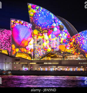Sydney, Australia, el martes 30 de mayo de 2017. Vivid Sydney show de luces en Circular Quay. Crédito: Martin berry/Alamy Live News Foto de stock