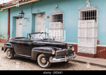 Un Vintage 1948 American Mercury ocho trabajando como un taxi en la ciudad de Trinidad, la UNESCO, Cuba, Las Antillas, Caribe