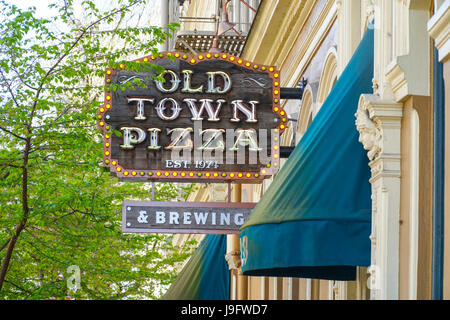 Old Town Pizza en Portland - Portland, Oregon - El 16 de abril, 2017